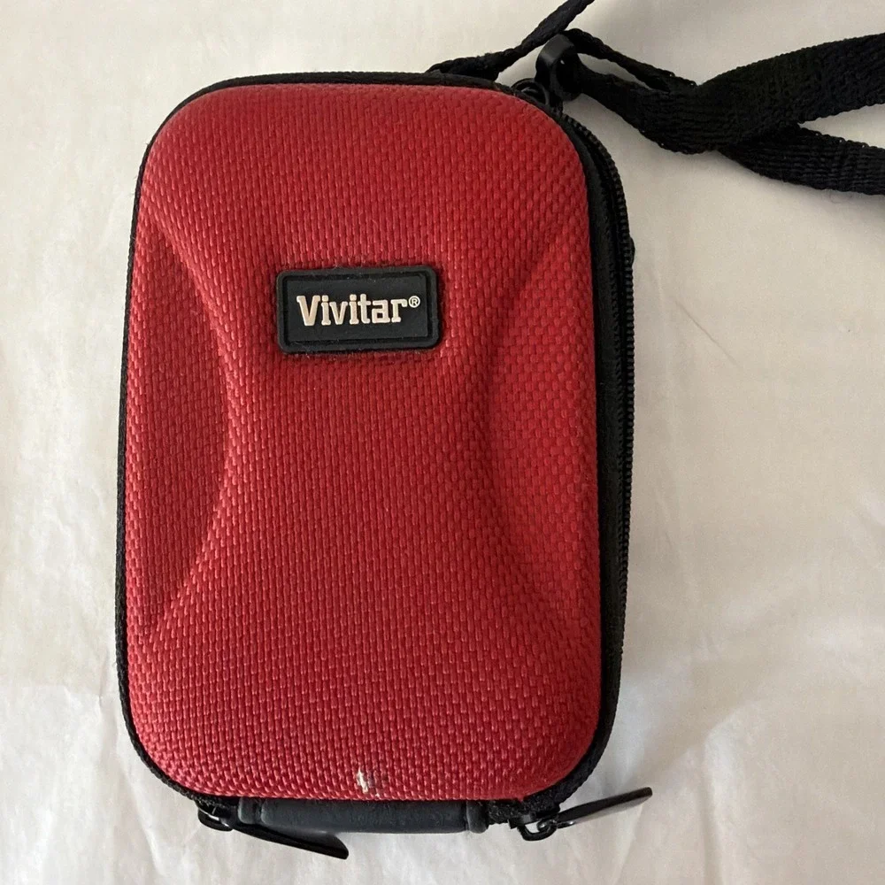 Vivitar ViviCam 8426 Red Digital Waterproof Camera 8.0MP Display / Carrying Case